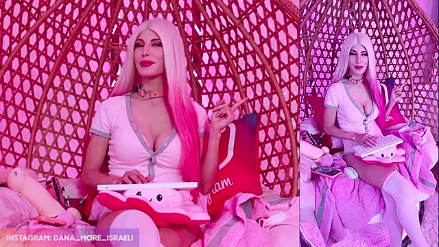 Snapshot of dana_more chatting on 11.12.25 dana more online show from 11.12.25