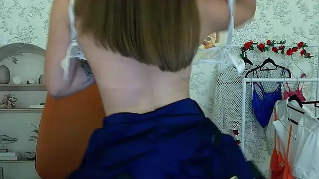  Barbie Kiss  online show from 10.20.25