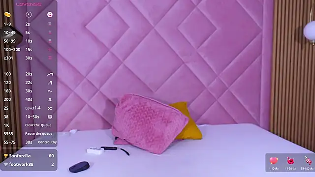 Snapshot of SelenaBell chatting on 12.20.24 SelenaBell online show from 12.20.24
