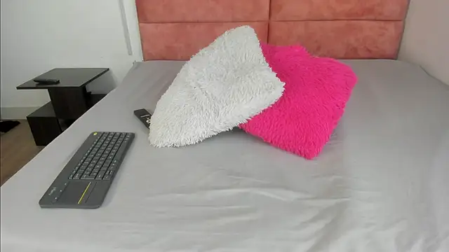 Hanna lens online show from 10.24.25