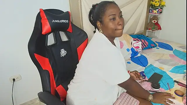 Snapshot of alanavega11 chatting on 02.26.25 alanavega11 online show from 02.26.25