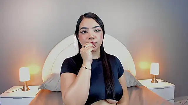 Snapshot of Eva_bigboobs chatting on 10.17.25 Eva bigboobs online show from 10.17.25