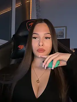 EricaWalls online show from 04.17.26