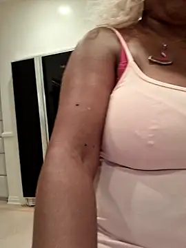 Snapshot of XXXLollipopsJuicy chatting on 10.04.25 XXXLollipopsJuicy online show from 10.04.25