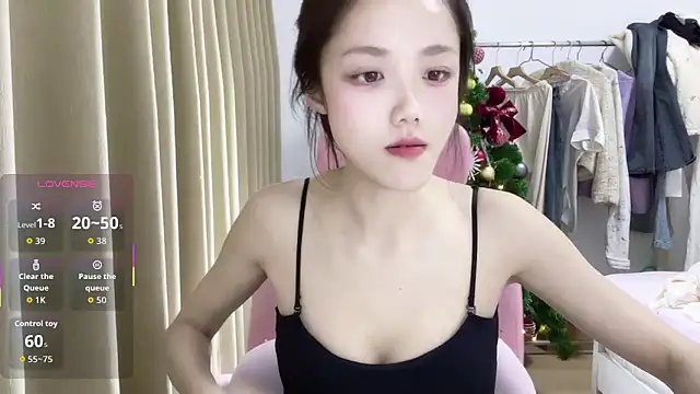 Snapshot of Puff-521 chatting on 04.27.26 Puff-521 online show from 04.27.26