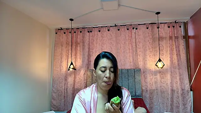 VioletaScott  online show from 10.15.25