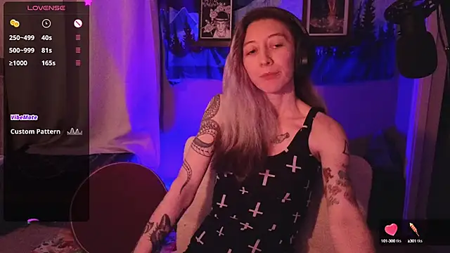 Snapshot of lovelylucyy chatting on 12.02.24 lovelylucyy online show from 12.02.24