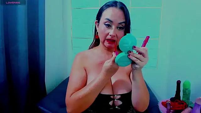 IsaSixty9 online show from 03.05.25