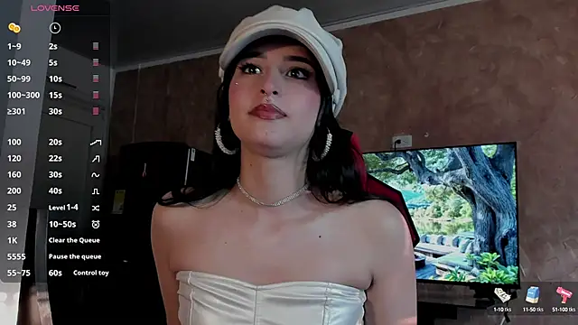 Charlotte greys online show from 02.26.25