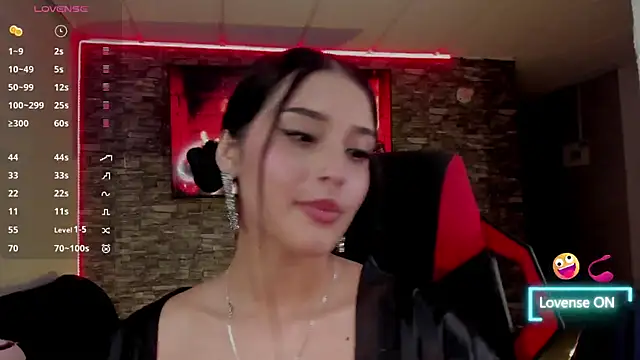 Snapshot of Charlotte_greys chatting on 04.25.26 Charlotte greys online show from 04.25.26