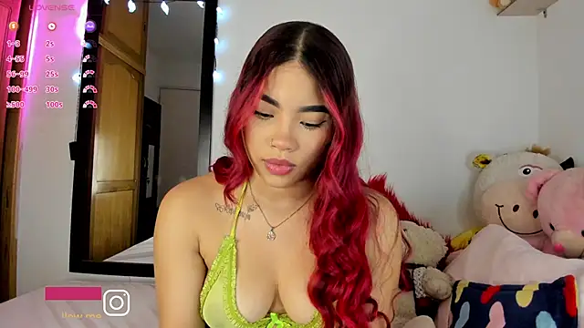 Snapshot of Lee_Ash chatting on 10.14.25 Lee Ash online show from 10.14.25