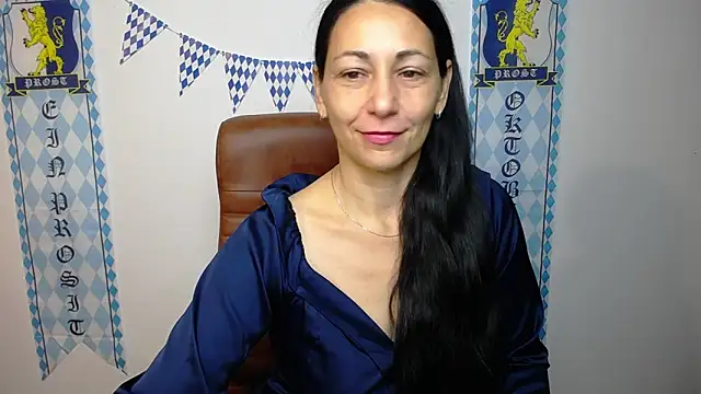 Snapshot of LiluGrants chatting on 10.05.25 LiluGrants online show from 10.05.25