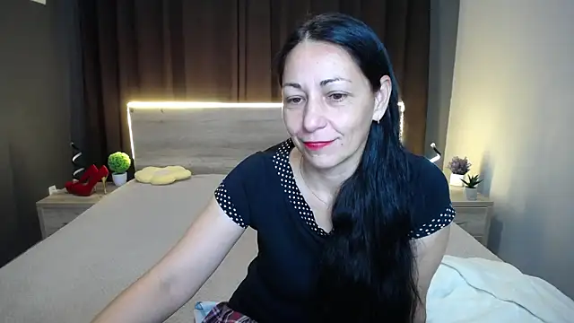 Snapshot of LiluGrants chatting on 10.08.25 LiluGrants online show from 10.08.25