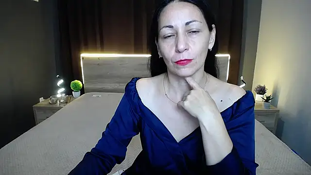 Snapshot of LiluGrants chatting on 10.09.25 LiluGrants online show from 10.09.25