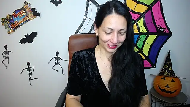 Snapshot of LiluGrants chatting on 10.16.25 LiluGrants online show from 10.16.25