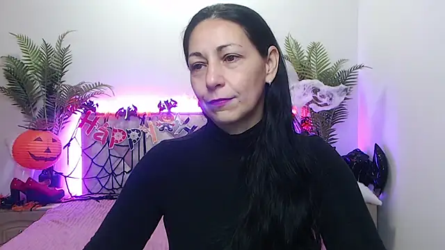 Snapshot of LiluGrants chatting on 10.18.25 LiluGrants online show from 10.18.25