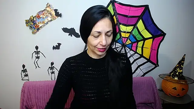 Snapshot of LiluGrants chatting on 10.25.25 LiluGrants online show from 10.25.25