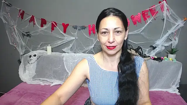 Snapshot of LiluGrants chatting on 11.02.25 LiluGrants online show from 11.02.25