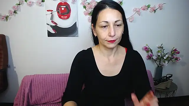 Snapshot of LiluGrants chatting on 11.05.25 LiluGrants online show from 11.05.25