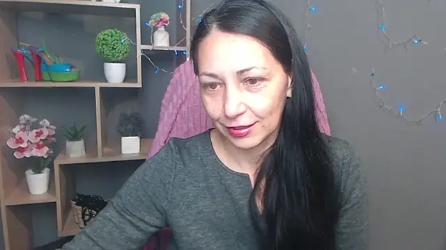 Snapshot of LiluGrants chatting on 11.07.25 LiluGrants online show from 11.07.25