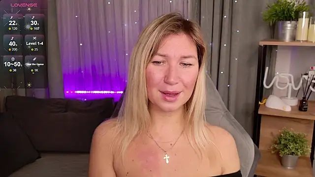 Snapshot of MilaBott chatting on 09.25.25 MilaBott online show from 09.25.25