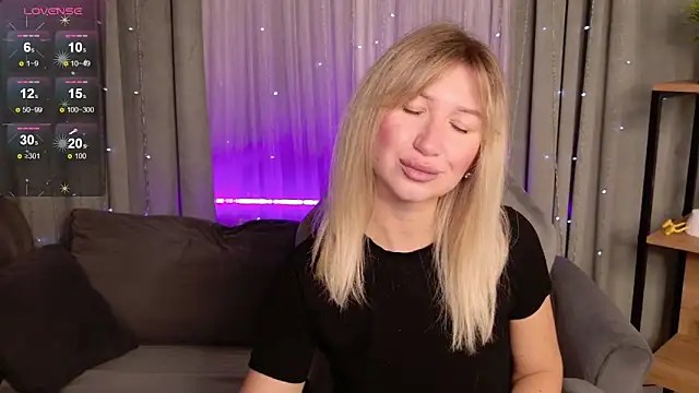 Snapshot of MilaBott chatting on 09.30.25 MilaBott online show from 09.30.25