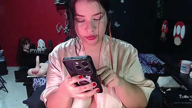 Snapshot of MaggaCass chatting on 12.30.24 MaggaCass online show from 12.30.24