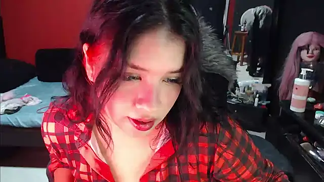 Snapshot of MaggaCass chatting on 01.25.25 MaggaCass online show from 01.25.25