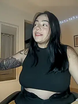 Snapshot of helena_smith chatting on 12.23.24 helena smith online show from 12.23.24