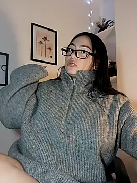 Snapshot of helena_smith chatting on 02.08.25 helena smith online show from 02.08.25