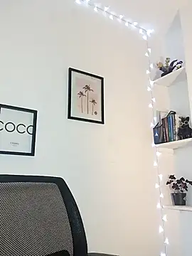 Snapshot of helena_smith chatting on 02.10.25 helena smith online show from 02.10.25