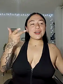 Snapshot of helena_smith chatting on 03.17.25 helena smith online show from 03.17.25