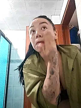 Snapshot of helena_smith chatting on 10.22.25 helena smith online show from 10.22.25