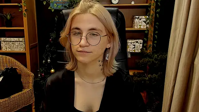 Moon13152 online show from 12.12.24