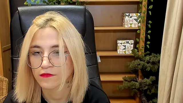 Moon13152 online show from 12.24.24