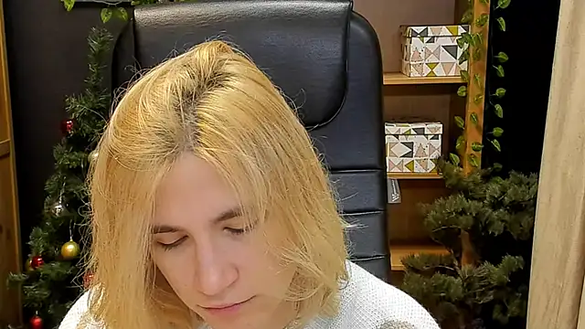 Moon13152 online show from 12.25.24