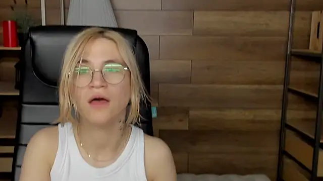 Moon13152 online show from 12.28.24