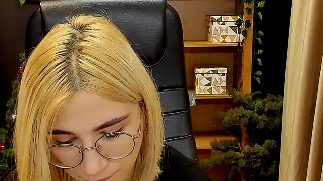 Moon13152 online show from 12.30.24