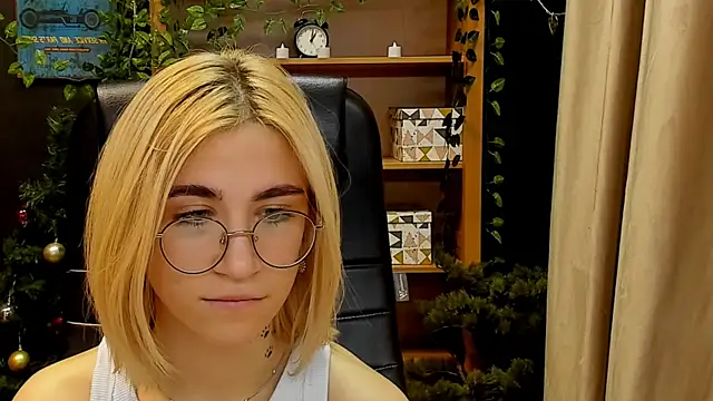 Moon13152 online show from 12.31.24