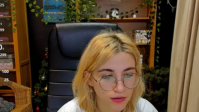 Moon13152 online show from 01.04.25