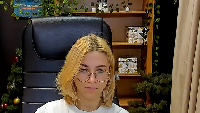 Moon13152 online show from 01.04.25