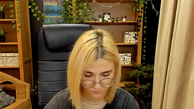 Moon13152 online show from 01.10.25