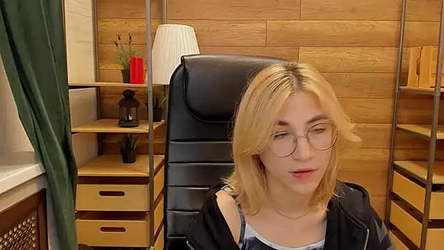 Moon13152 online show from 01.12.25