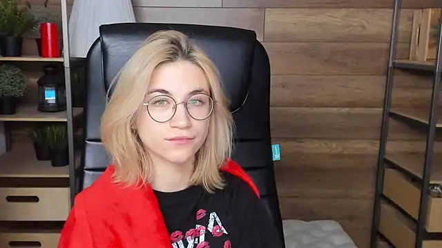 Moon13152 online show from 01.23.25