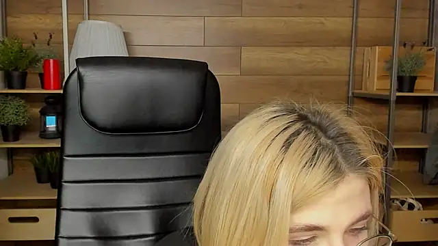 Moon13152 online show from 01.23.25