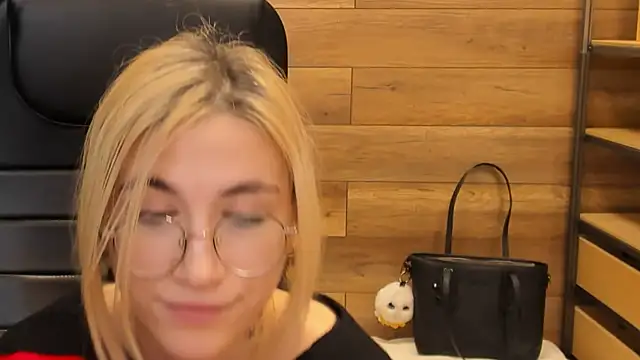 Moon13152 online show from 01.28.25