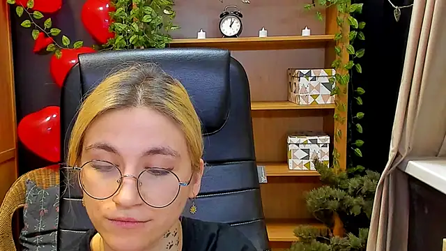 Moon13152 online show from 02.24.25