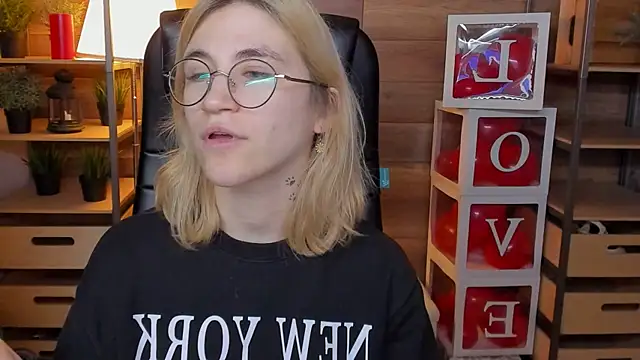 Moon13152 online show from 03.06.25