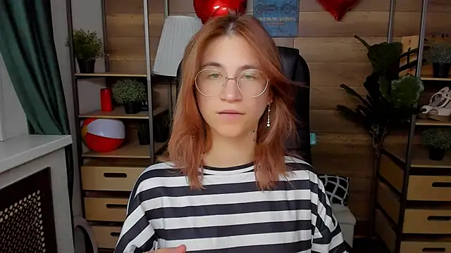 Moon13152 online show from 09.24.25