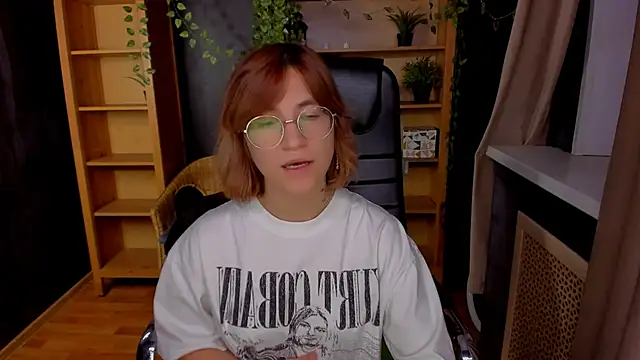 Moon13152 online show from 10.24.25